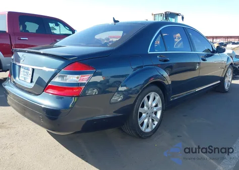 2007 Mercedes-Benz S 550 z USA, uszkodzony, nr VIN WDDNG71X57A102684